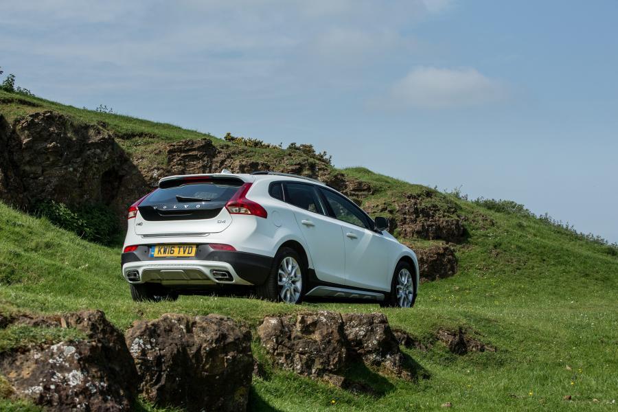  Volvo V40 D4 Cross Country 2016 года  (UK) (фото 4 из 30)